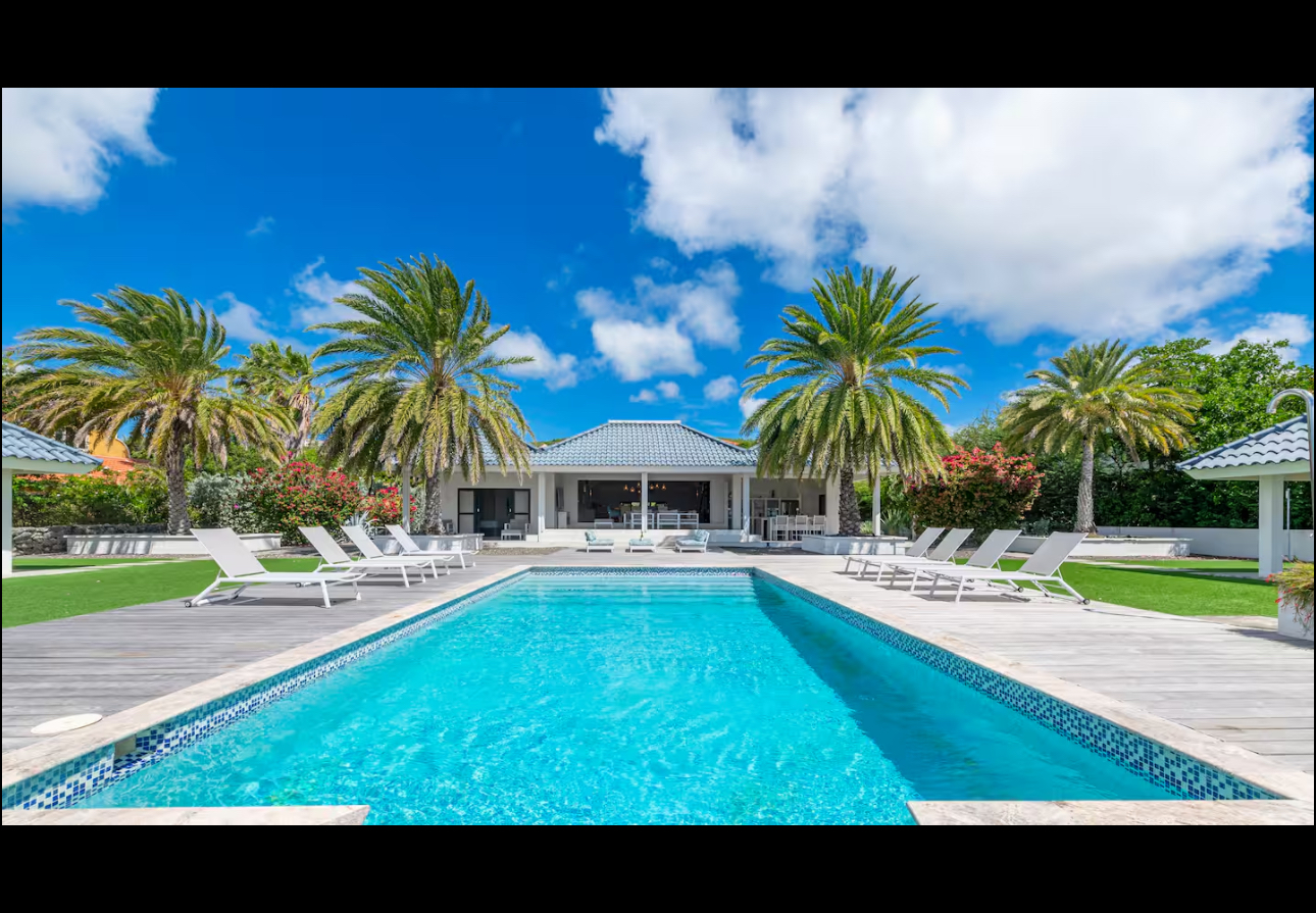 Villa Kokolishi private pool framed by palms and the villa