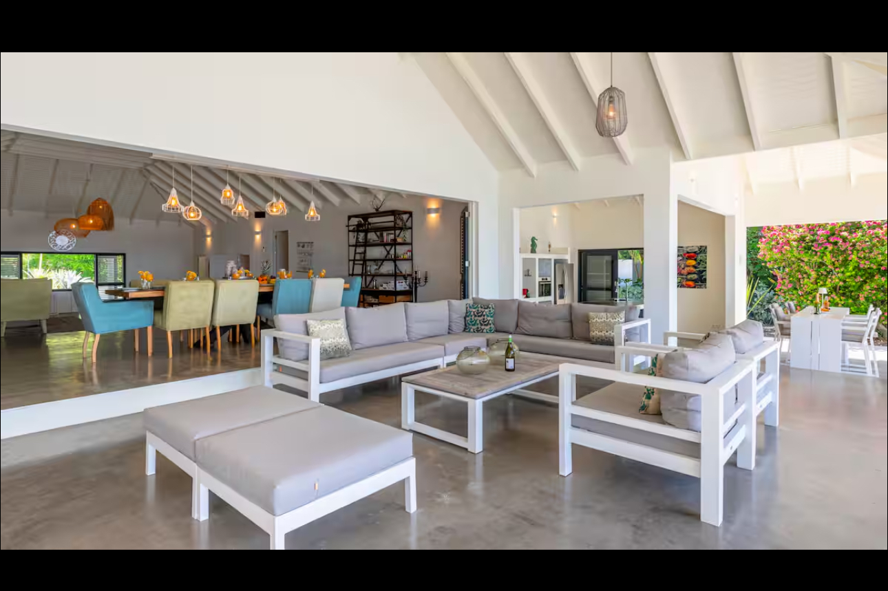 Covered outdoor lounge connecting the dining room, kitchen, and garden